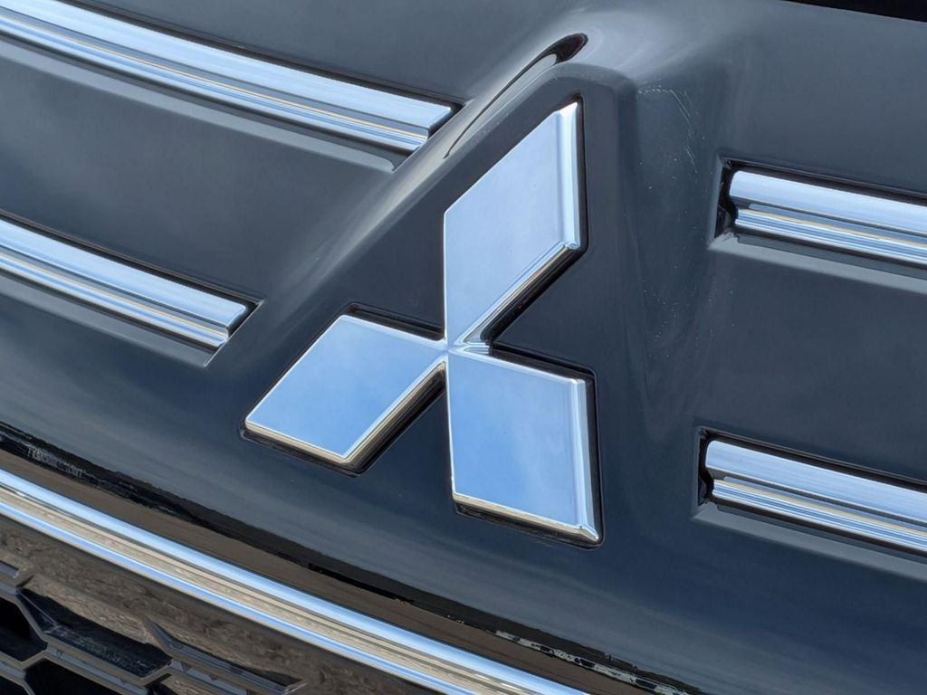 2026 Mitsubishi Outlander LE