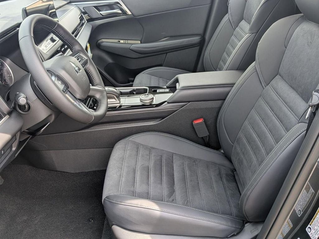 2026 Mitsubishi Outlander LE