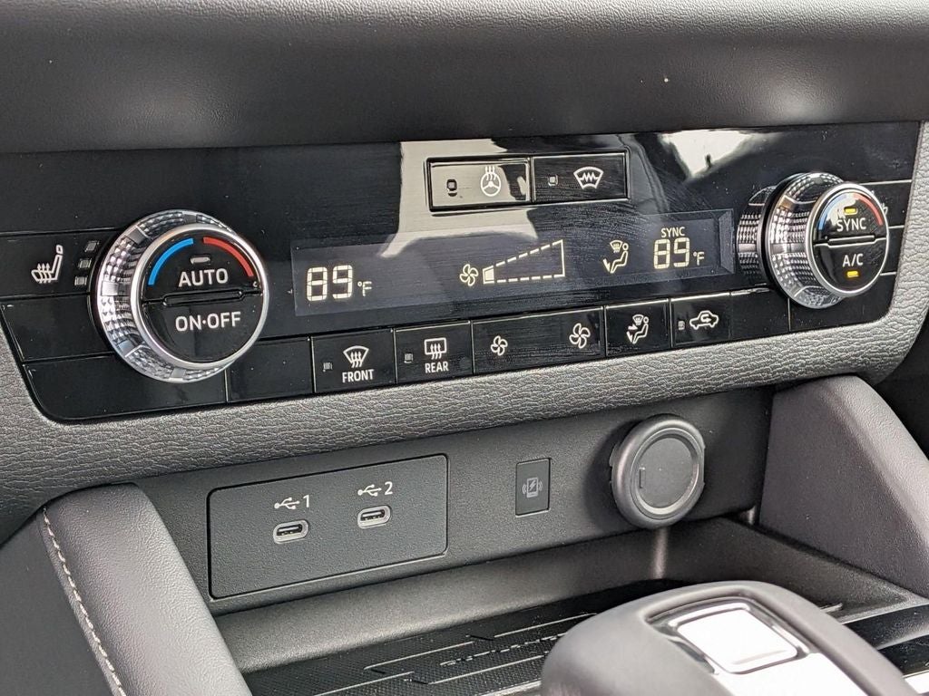 2026 Mitsubishi Outlander LE