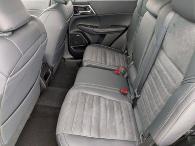 2026 Mitsubishi Outlander LE