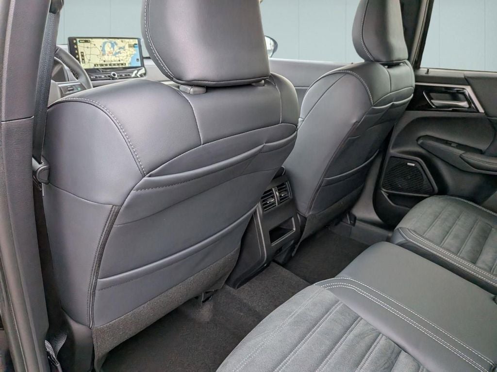 2026 Mitsubishi Outlander LE