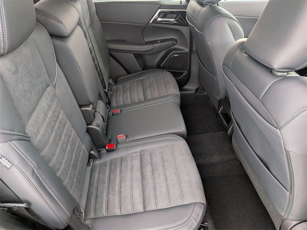 2026 Mitsubishi Outlander LE