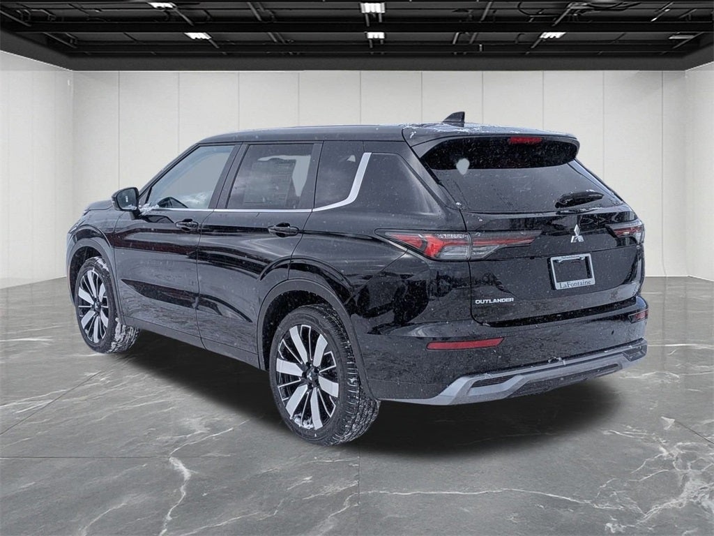 2026 Mitsubishi Outlander LE