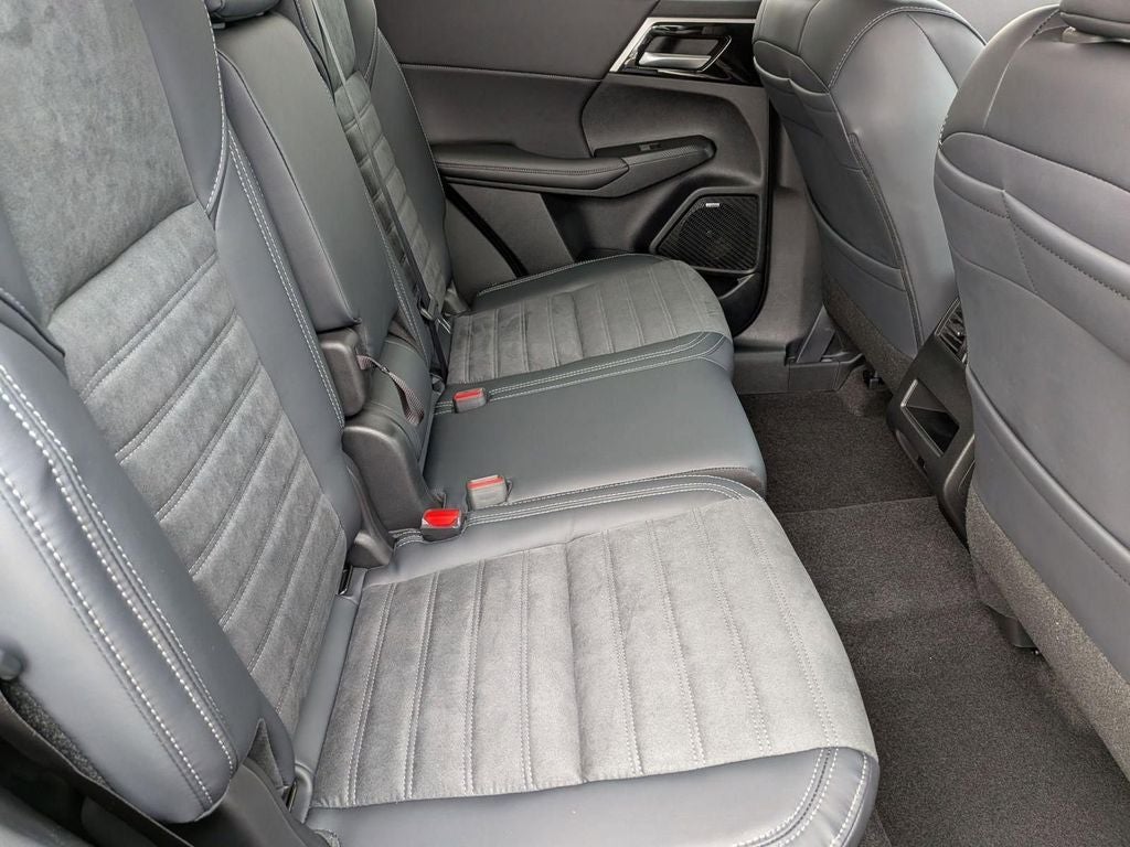 2026 Mitsubishi Outlander LE