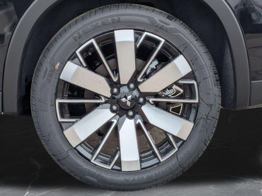 2026 Mitsubishi Outlander LE