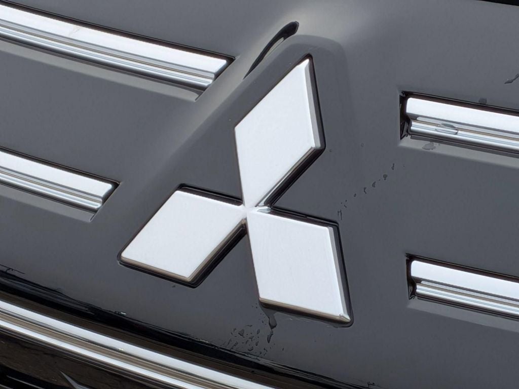 2026 Mitsubishi Outlander LE