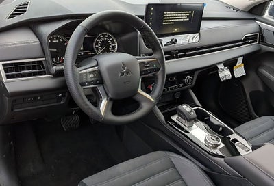 2026 Mitsubishi Outlander SE