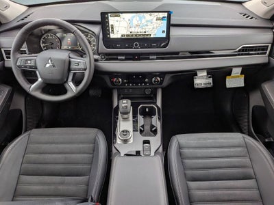 2026 Mitsubishi Outlander SE