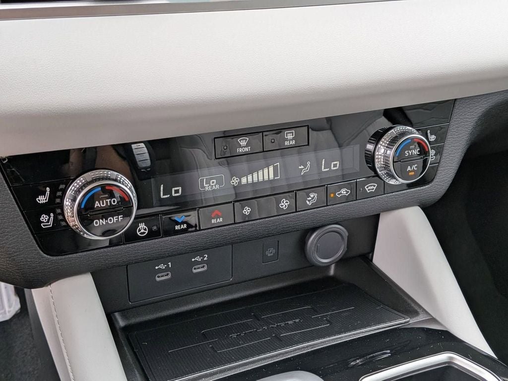2025 Mitsubishi Outlander Platinum Edition