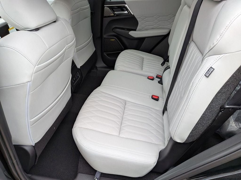 2025 Mitsubishi Outlander Platinum Edition