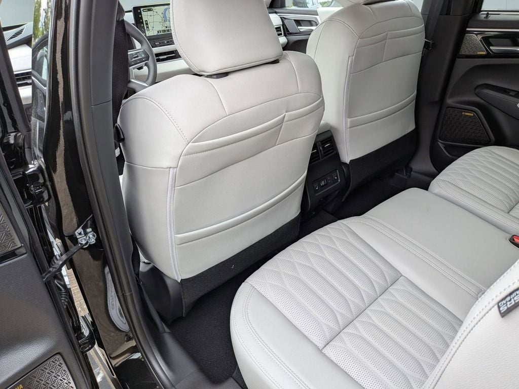 2025 Mitsubishi Outlander Platinum Edition