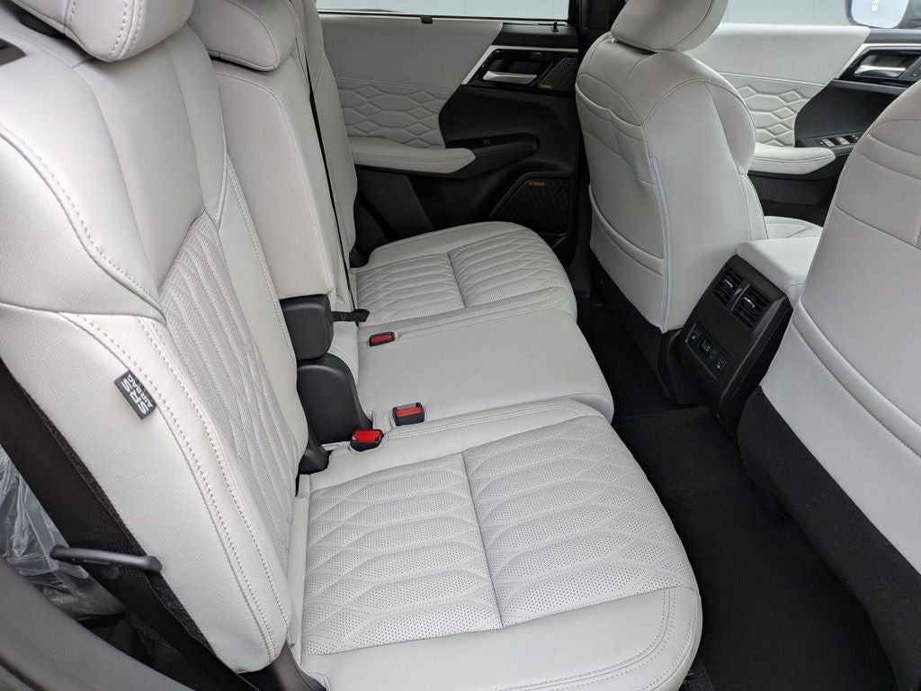 2025 Mitsubishi Outlander Platinum Edition