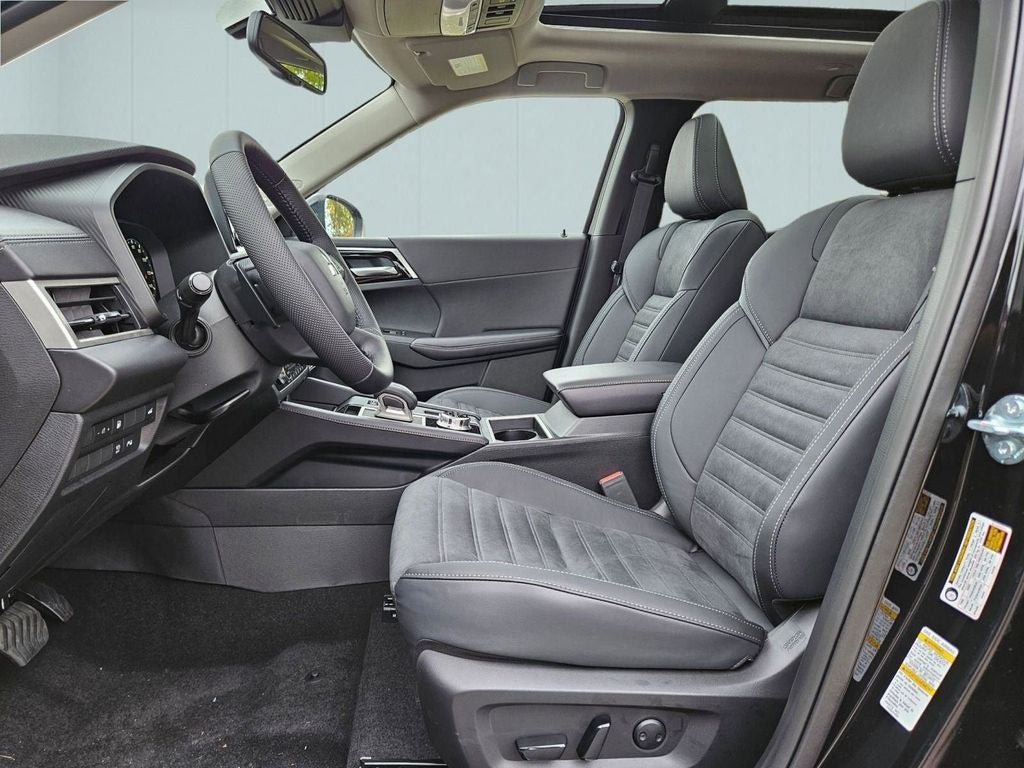 2025 Mitsubishi Outlander PHEV SE