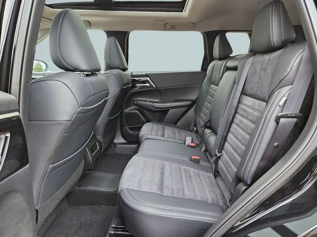 2025 Mitsubishi Outlander PHEV SE