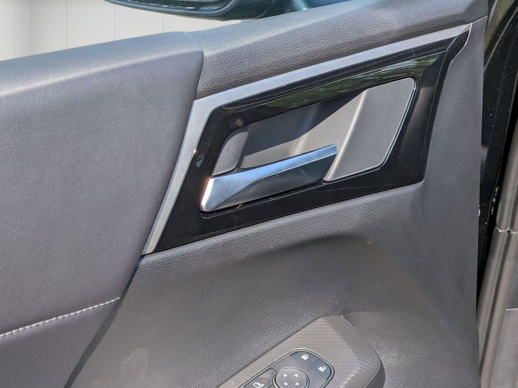 2025 Mitsubishi Outlander PHEV SE