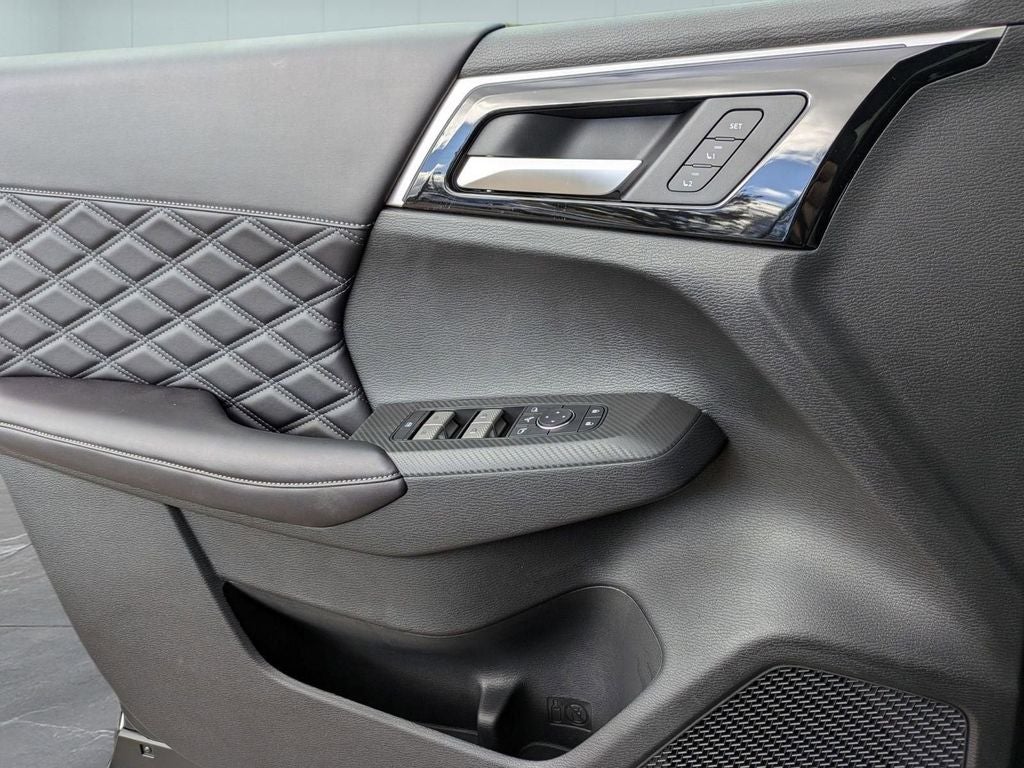 2025 Mitsubishi Outlander PHEV SEL