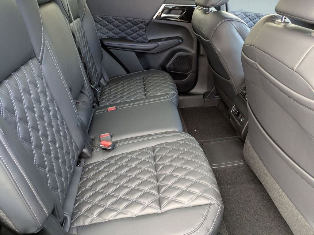 2025 Mitsubishi Outlander PHEV SEL