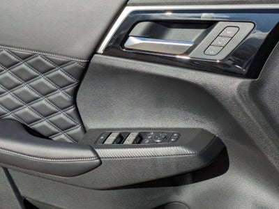 2025 Mitsubishi Outlander PHEV SEL
