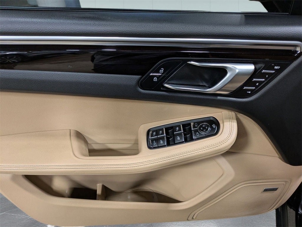 2022 Porsche Macan Base