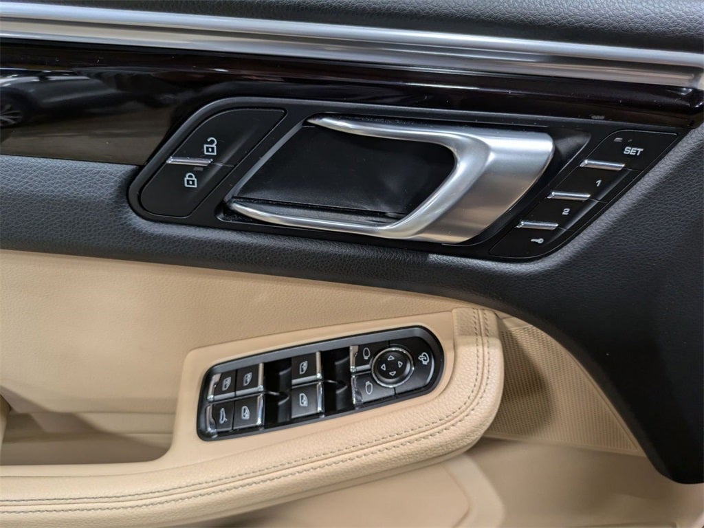 2022 Porsche Macan Base