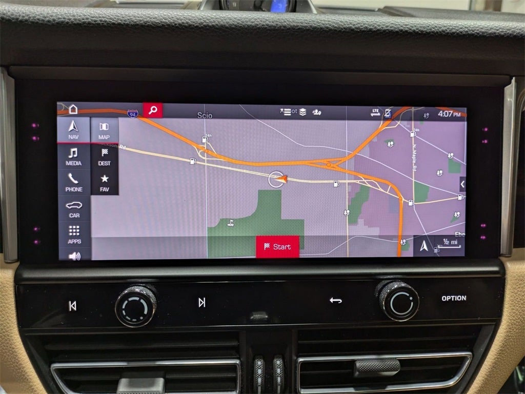 2022 Porsche Macan Base