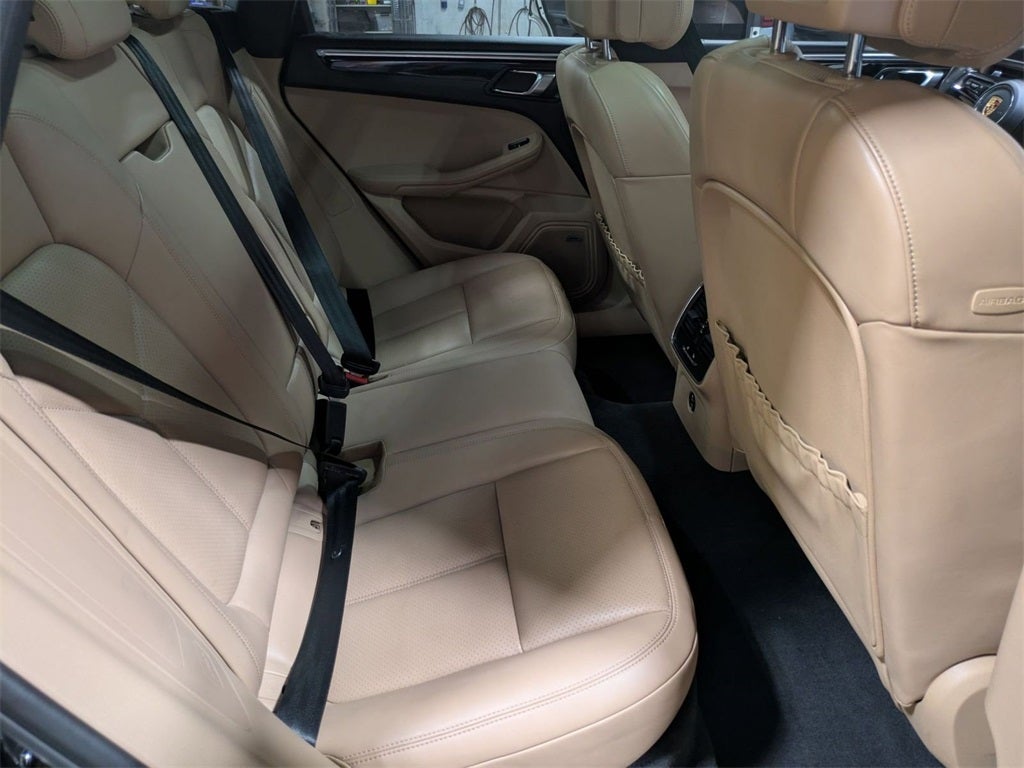 2022 Porsche Macan Base