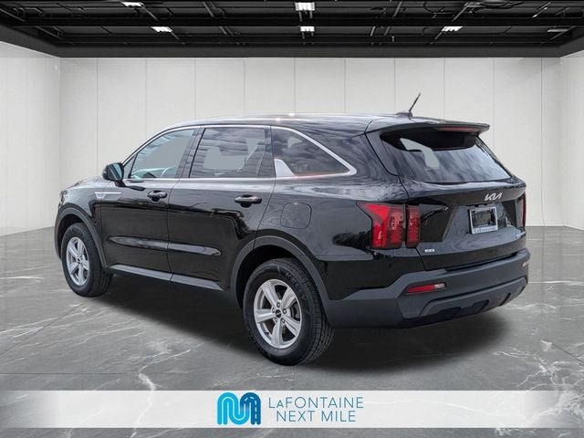 2023 Kia Sorento LX - Photo 3
