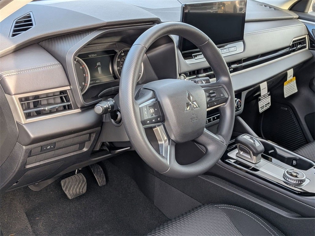 2025 Mitsubishi Outlander ES