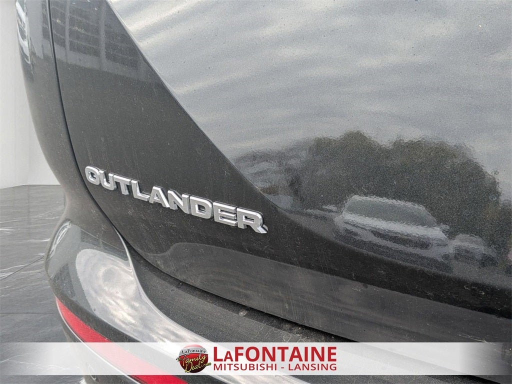 2025 Mitsubishi Outlander ES