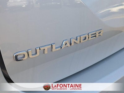 2026 Mitsubishi Outlander ES