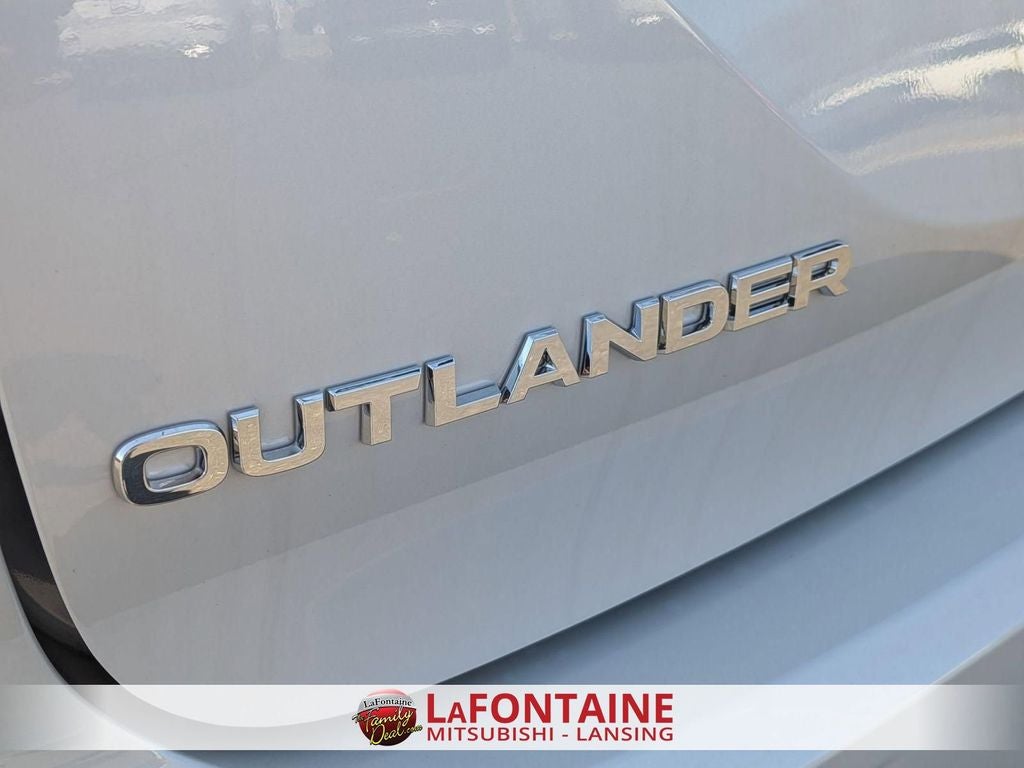 2026 Mitsubishi Outlander ES