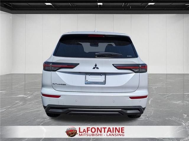 2026 Mitsubishi Outlander ES