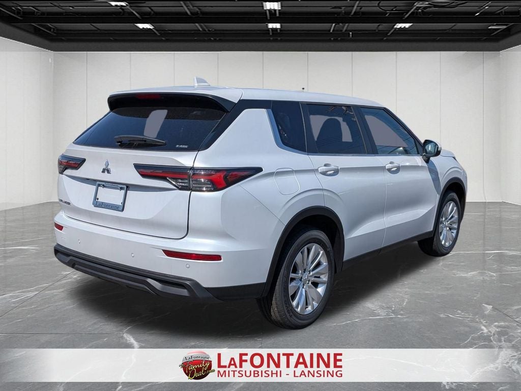 2026 Mitsubishi Outlander ES