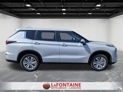 2026 Mitsubishi Outlander ES