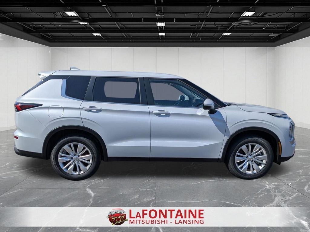 2026 Mitsubishi Outlander ES