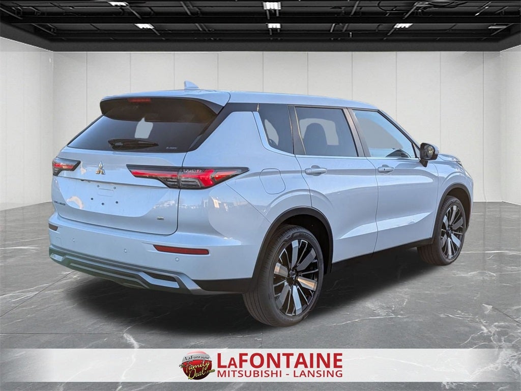 2025 Mitsubishi Outlander SE