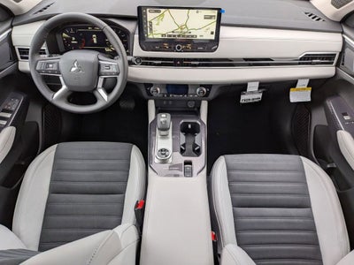 2025 Mitsubishi Outlander SE