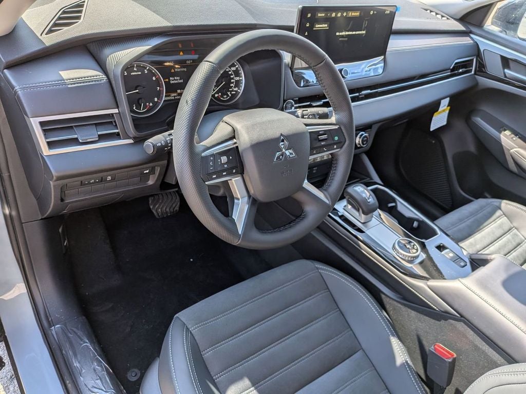 2026 Mitsubishi Outlander LE