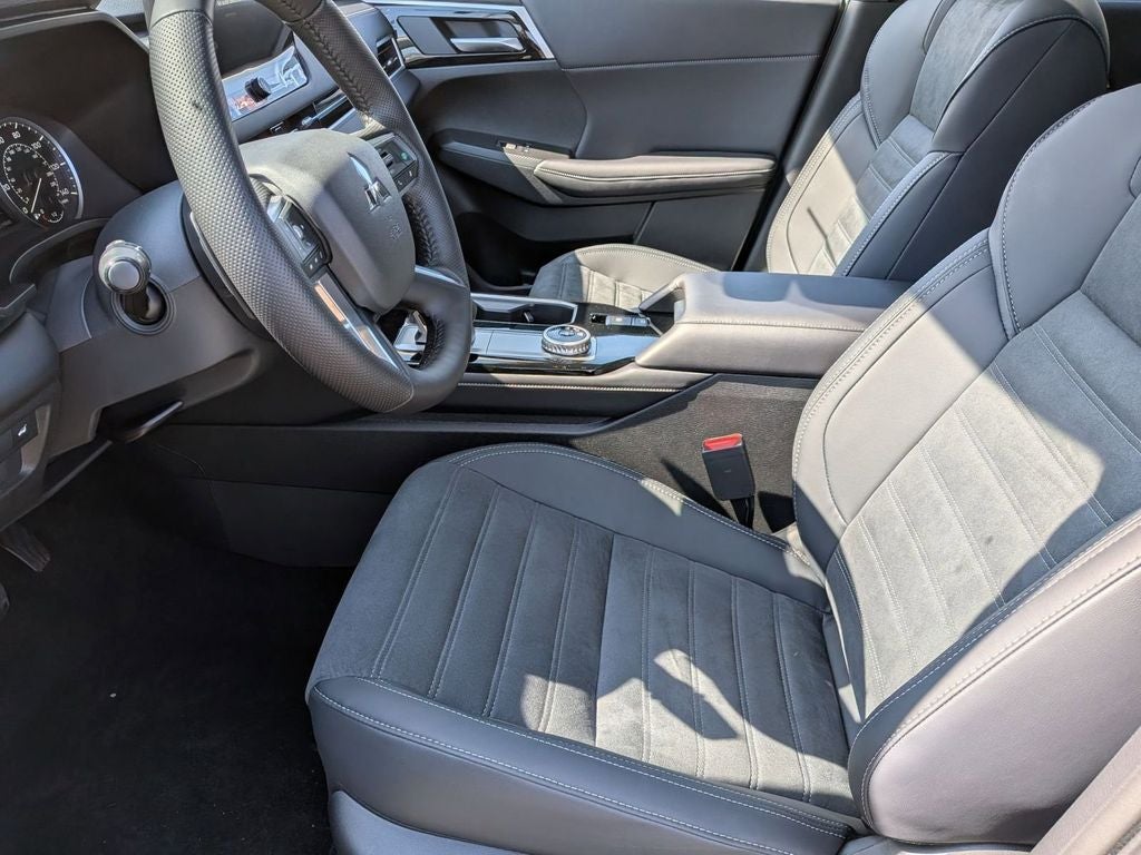 2026 Mitsubishi Outlander LE