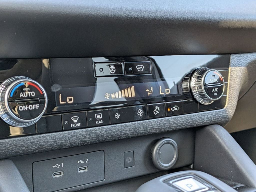 2026 Mitsubishi Outlander LE