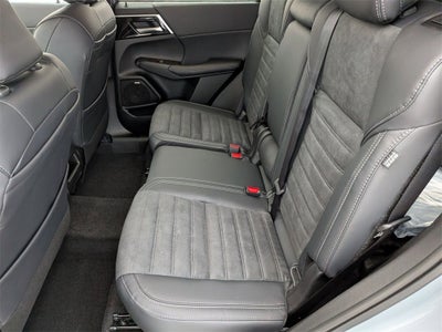 2026 Mitsubishi Outlander LE