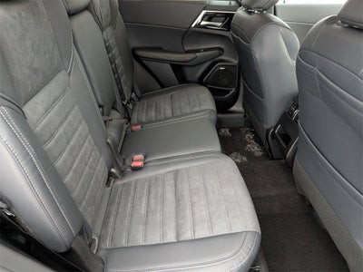 2026 Mitsubishi Outlander LE