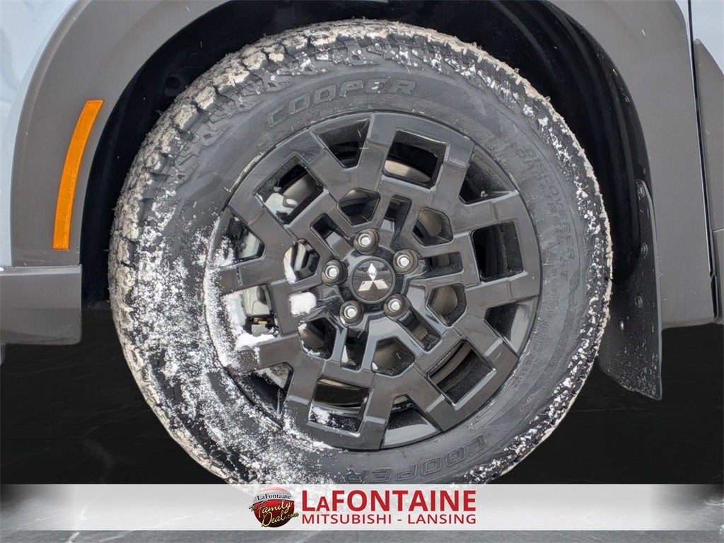 2026 Mitsubishi Outlander LE