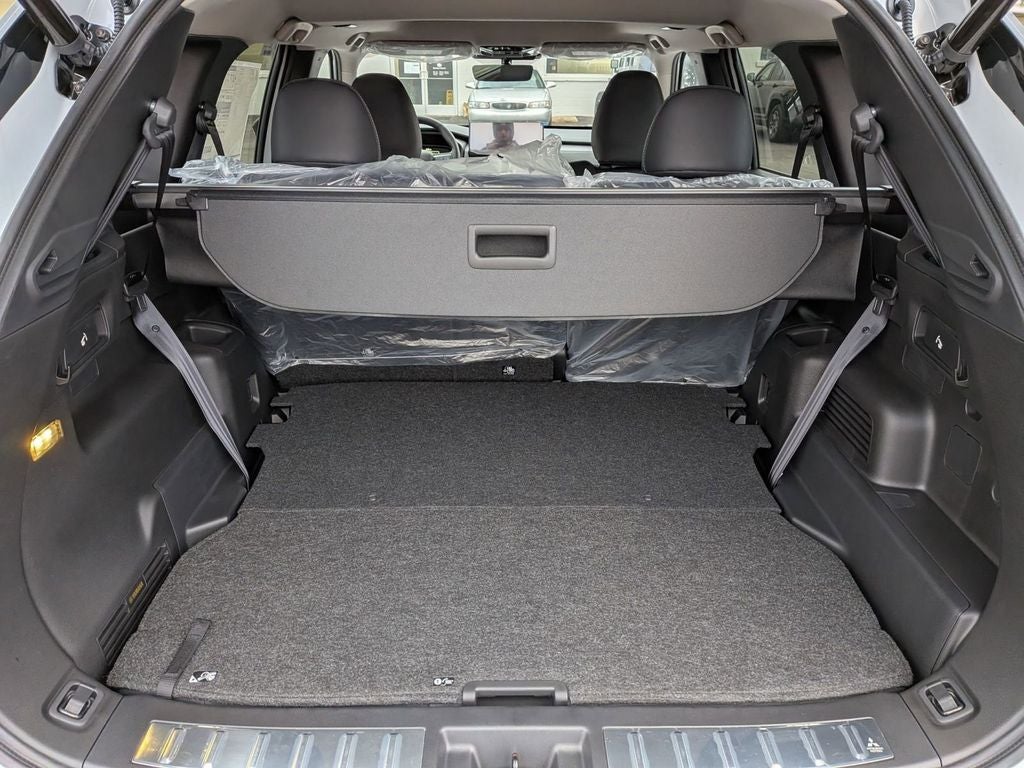 2026 Mitsubishi Outlander LE