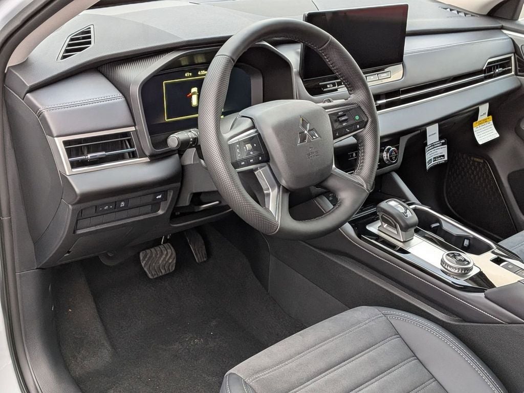 2026 Mitsubishi Outlander LE