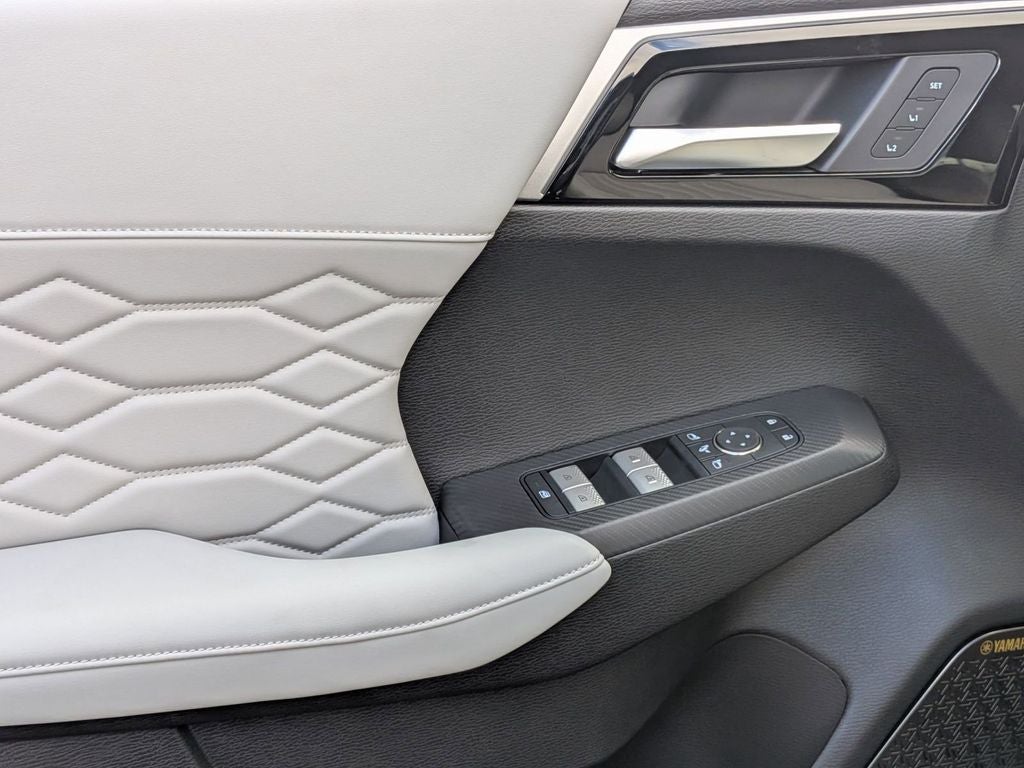 2025 Mitsubishi Outlander PLATINUM