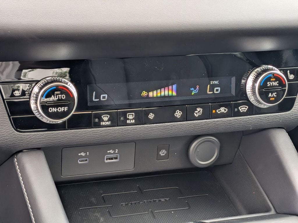 2025 Mitsubishi Outlander PHEV SE