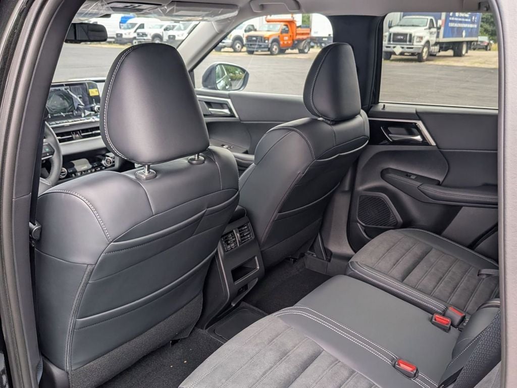 2025 Mitsubishi Outlander PHEV SE