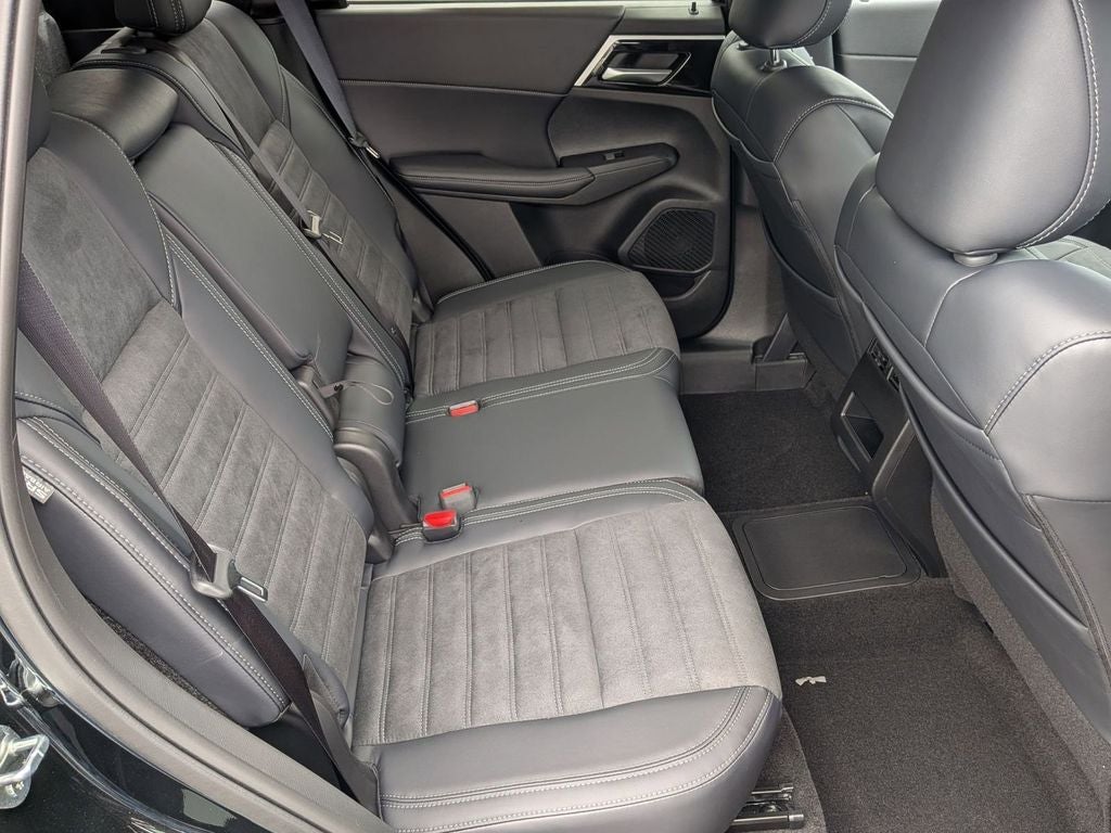 2025 Mitsubishi Outlander PHEV SE