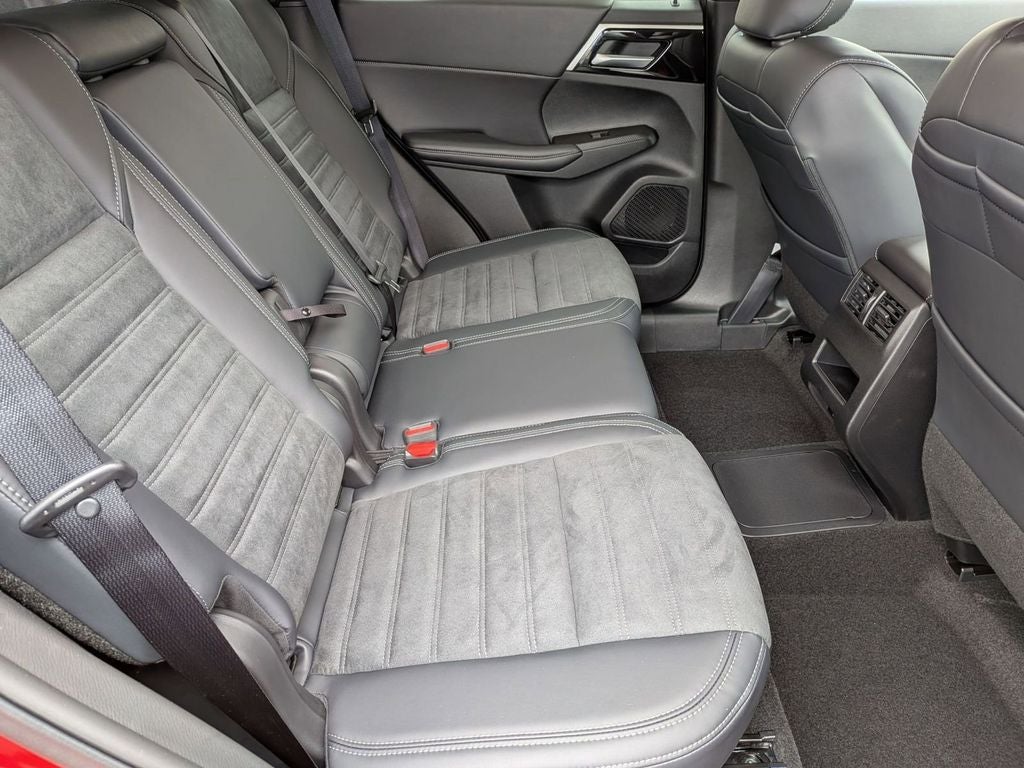 2025 Mitsubishi Outlander PHEV SE